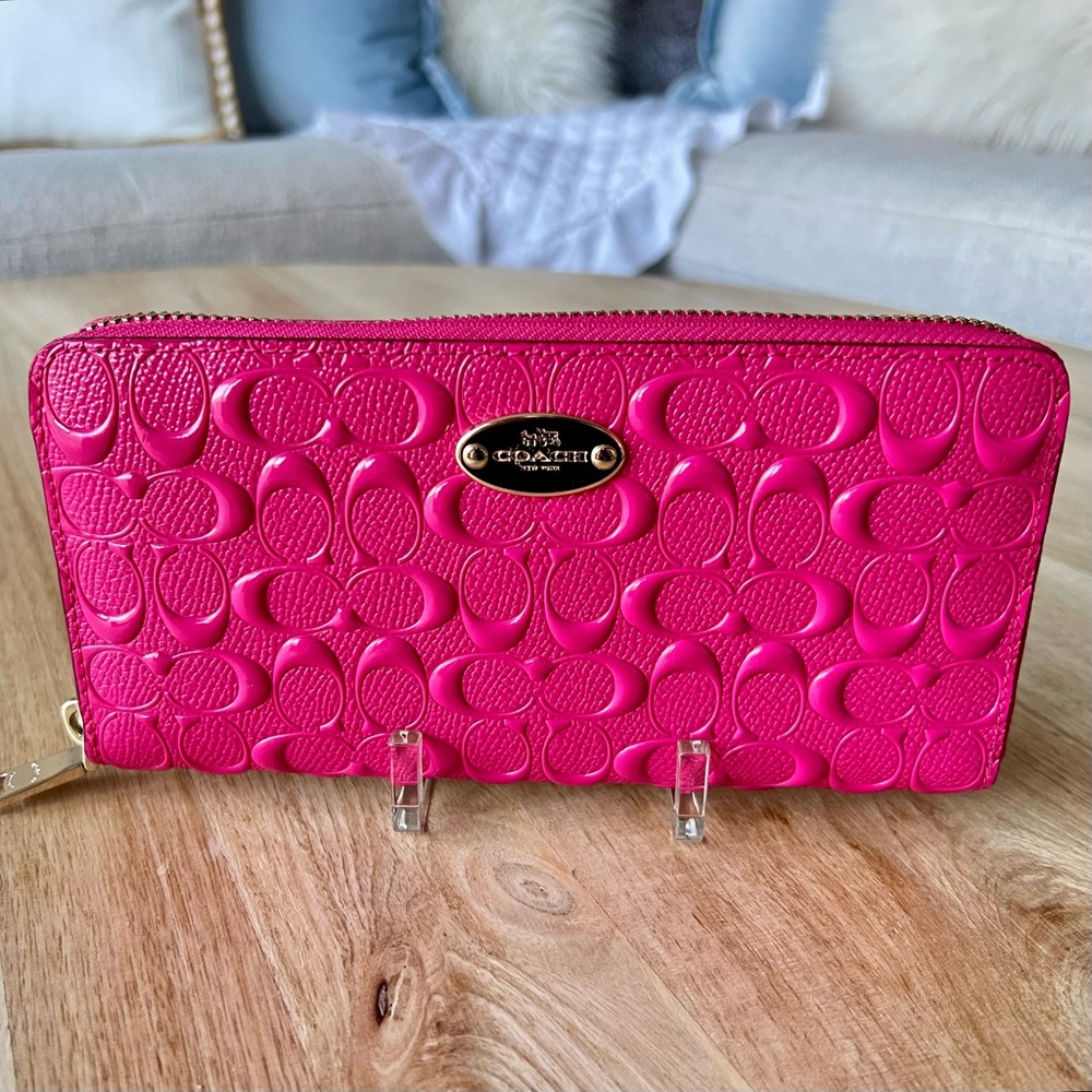 Like NEW COACH Fuchsia Leather Embossed Accordion Zip Wallet